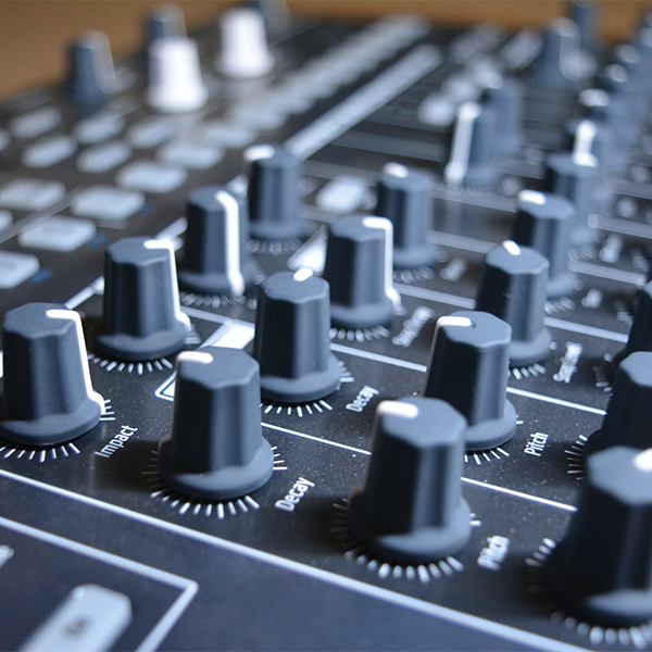 controleur-musique-avant-plan-1